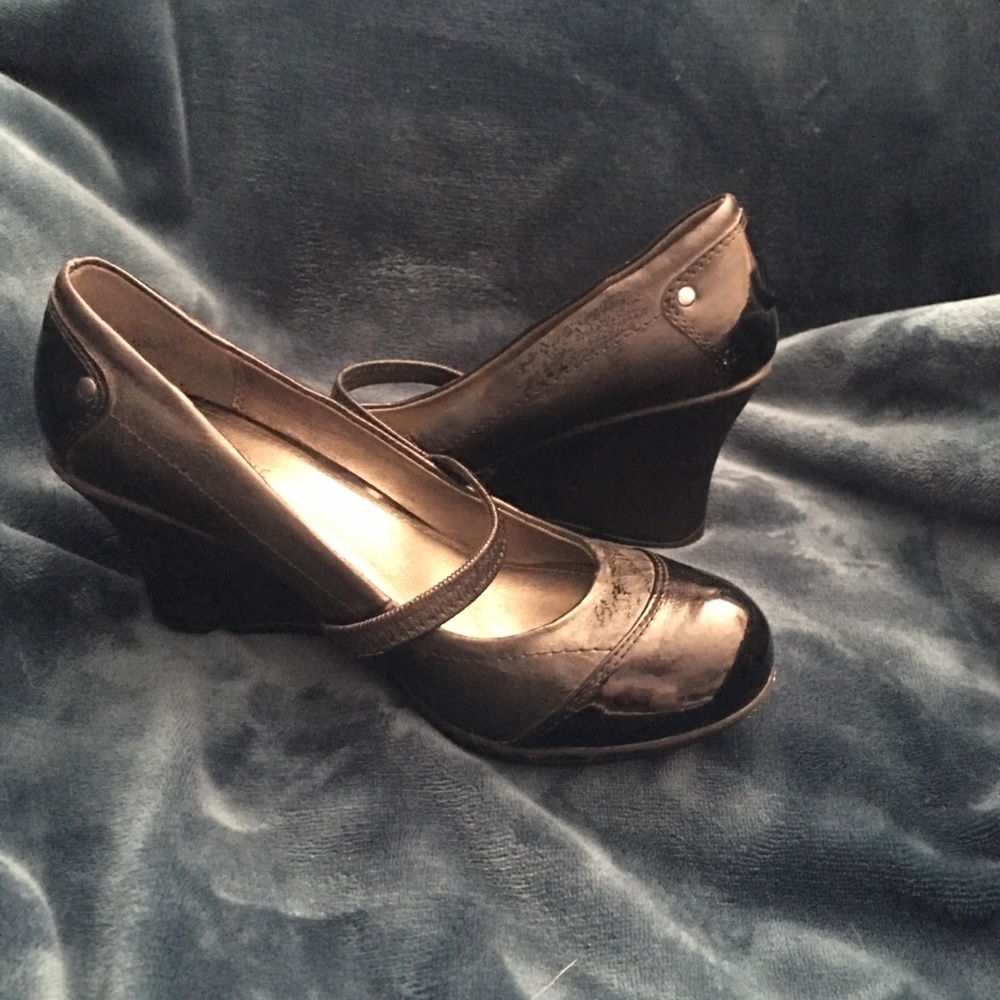 KENNETH COLE REACTION WEDGES